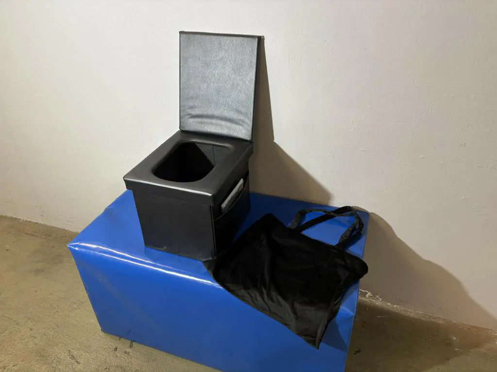 Hockertoilette, passend in XL-Box (mit zusätzlichem Sockelfach)